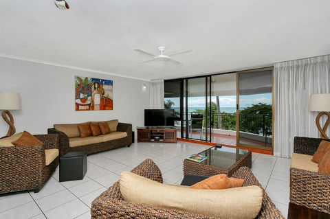 Roydon Beachfront Apartments - Sunshine Coast Tourism 4