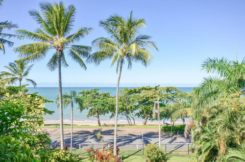 Roydon Beachfront Apartments - Sunshine Coast Tourism 9
