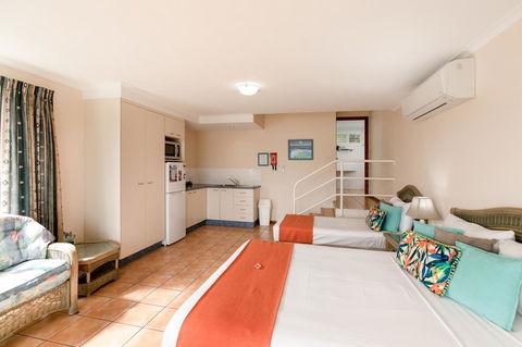 Sunlit Waters Studio Apartments - Sunshine Coast Tourism 41
