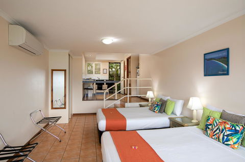 Sunlit Waters Studio Apartments - Sunshine Coast Tourism 29