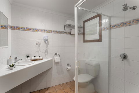 Sunlit Waters Studio Apartments - Sunshine Coast Tourism 11