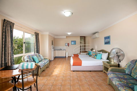 Sunlit Waters Studio Apartments - Sunshine Coast Tourism 42