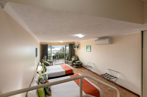 Sunlit Waters Studio Apartments - Sunshine Coast Tourism 24