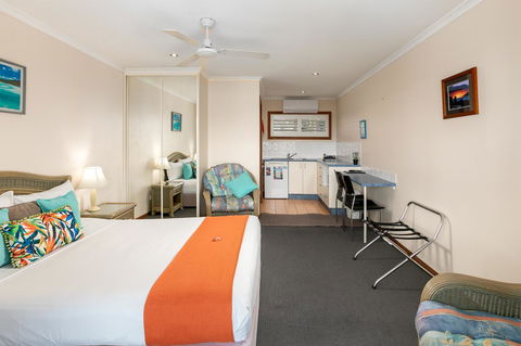 Sunlit Waters Studio Apartments - Sunshine Coast Tourism 14