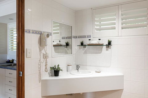 Sunlit Waters Studio Apartments - Sunshine Coast Tourism 26