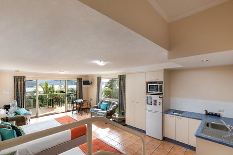 Sunlit Waters Studio Apartments - Sunshine Coast Tourism 38
