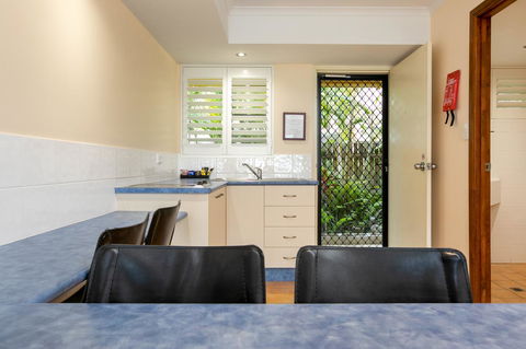 Sunlit Waters Studio Apartments - Sunshine Coast Tourism 28