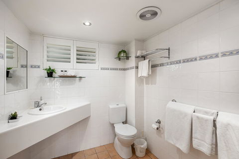 Sunlit Waters Studio Apartments - Sunshine Coast Tourism 36