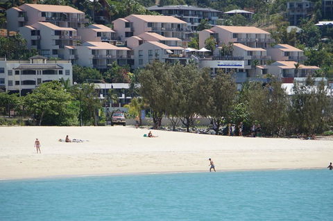 Airlie Seaview Apartments - Sunshine Coast Tourism 6
