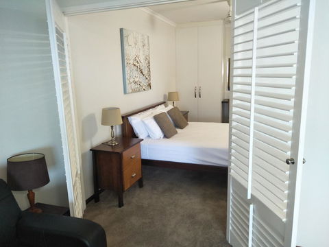 Airlie Seaview Apartments - Sunshine Coast Tourism 3