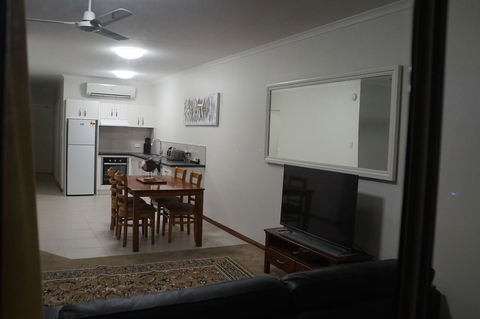 Airlie Seaview Apartments - Sunshine Coast Tourism 8
