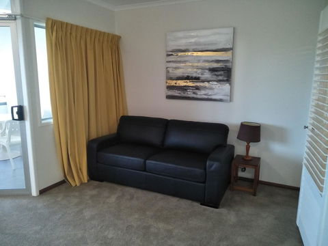 Airlie Seaview Apartments - Sunshine Coast Tourism 14