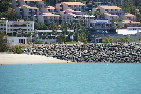 Airlie Seaview Apartments - Sunshine Coast Tourism 1