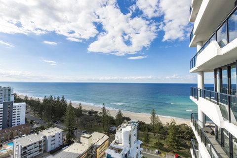 Boardwalk Burleigh Beach - Official - Sunshine Coast Tourism 27