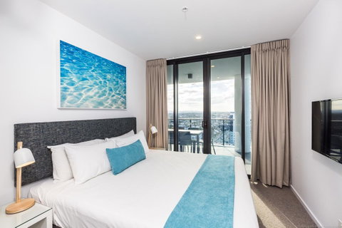 Boardwalk Burleigh Beach - Official - Sunshine Coast Tourism 13