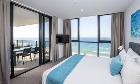 Boardwalk Burleigh Beach - Official - Sunshine Coast Tourism 4