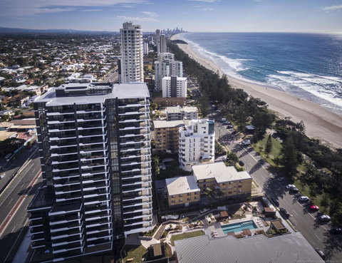 Boardwalk Burleigh Beach - Official - Sunshine Coast Tourism 41