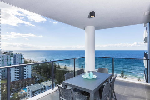 Boardwalk Burleigh Beach - Official - Sunshine Coast Tourism 22