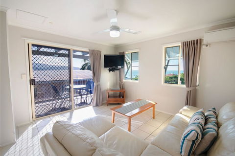 Airlie Apartments - Sunshine Coast Tourism 7
