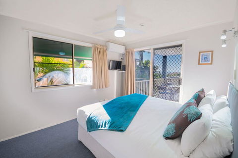 Airlie Apartments - Sunshine Coast Tourism 0