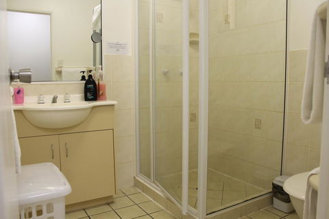 Airlie Apartments - Sunshine Coast Tourism 1