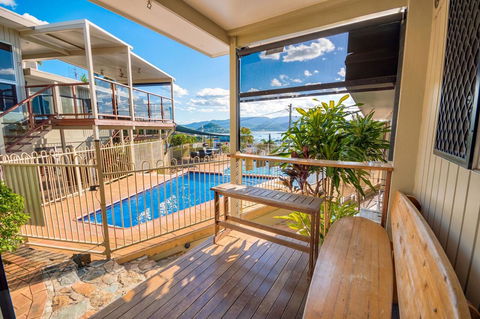Airlie Apartments - Sunshine Coast Tourism 16