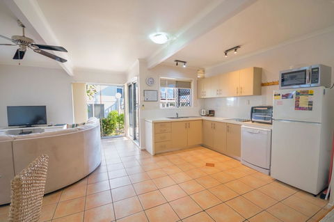 Airlie Apartments - Sunshine Coast Tourism 12