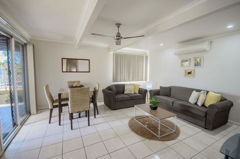 Airlie Apartments - Sunshine Coast Tourism 3