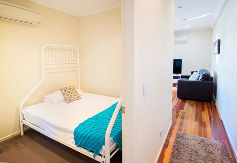 Airlie Apartments - Sunshine Coast Tourism 23