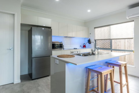 Blue Lagoon Villa A - Sunshine Coast Tourism 16