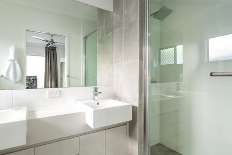 Blue Lagoon Villa A - Sunshine Coast Tourism 4