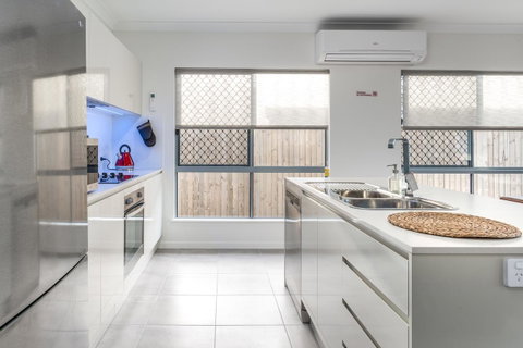 Blue Lagoon Villa A - Sunshine Coast Tourism 10