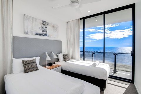 Iconic Kirra Beach Resort - Sunshine Coast Tourism 38
