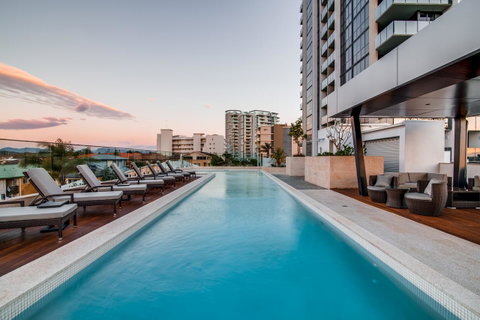 Iconic Kirra Beach Resort - Sunshine Coast Tourism 15