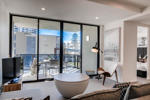 Iconic Kirra Beach Resort - Sunshine Coast Tourism 9