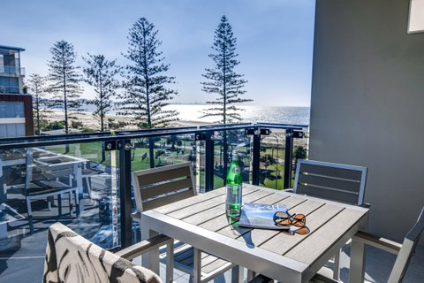 Iconic Kirra Beach Resort - Sunshine Coast Tourism 17
