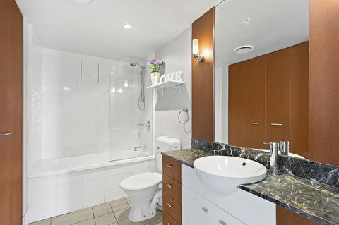 Beach Stay - Ocean & Riverview Resort Chevron Renaissance Central Surfers Paradise - Sunshine Coast Tourism 6