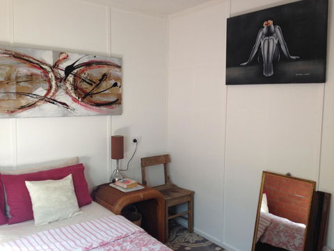 XYL Pets Friendly Seaside Boutique Guesthouse - Sunshine Coast Tourism 13