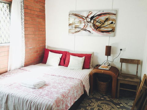 XYL Pets Friendly Seaside Boutique Guesthouse - Sunshine Coast Tourism 0