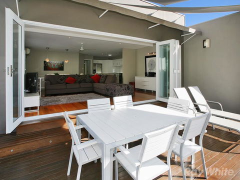 Beach House On Tradewinds Avenue - Sunshine Coast Tourism 2