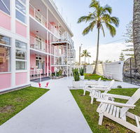 The Pink Hotel Coolangatta - Holiday Sunshine Coast