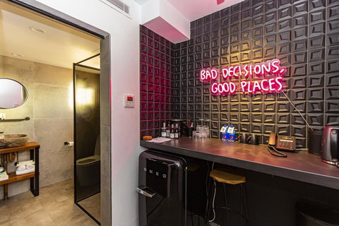 The Pink Hotel Coolangatta - Sunshine Coast Tourism 15
