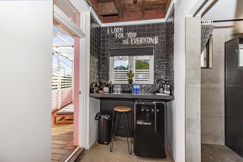 The Pink Hotel Coolangatta - Sunshine Coast Tourism 32