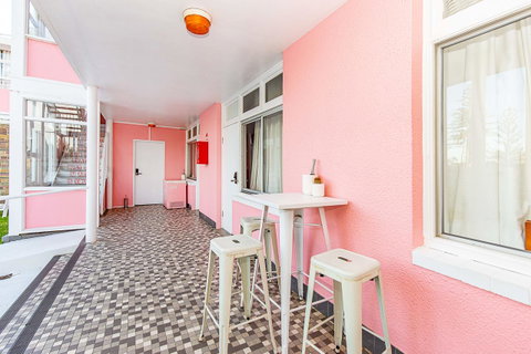 The Pink Hotel Coolangatta - Sunshine Coast Tourism 3