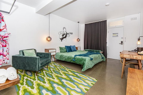 The Pink Hotel Coolangatta - Sunshine Coast Tourism 28