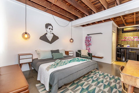 The Pink Hotel Coolangatta - Sunshine Coast Tourism 24