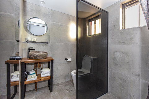 The Pink Hotel Coolangatta - Sunshine Coast Tourism 14