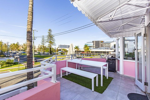 The Pink Hotel Coolangatta - Sunshine Coast Tourism 6