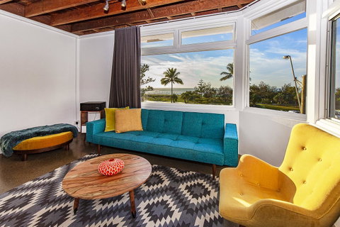 The Pink Hotel Coolangatta - Sunshine Coast Tourism 16