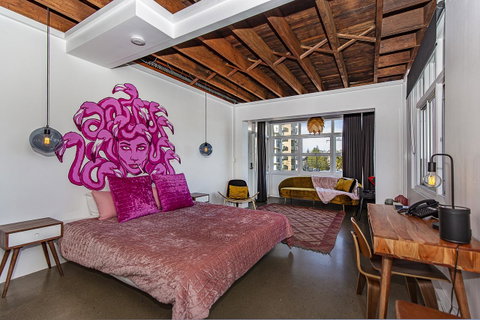 The Pink Hotel Coolangatta - Sunshine Coast Tourism 33